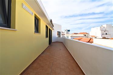 Apartamento de 2 dormitorios con terraza y 2 estacionamientos en Lagoa