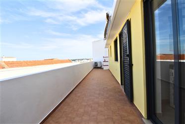 2 værelses lejlighed med terrasse og 2 parkeringspladser i Lagoa