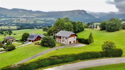 House from the 70s with 5720 m² of land with a remarkable view