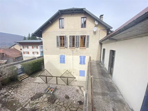 Bauges 73630 Bourgeois house 638 m² One T3 and one T4 Immediately habitable. A building to renovate