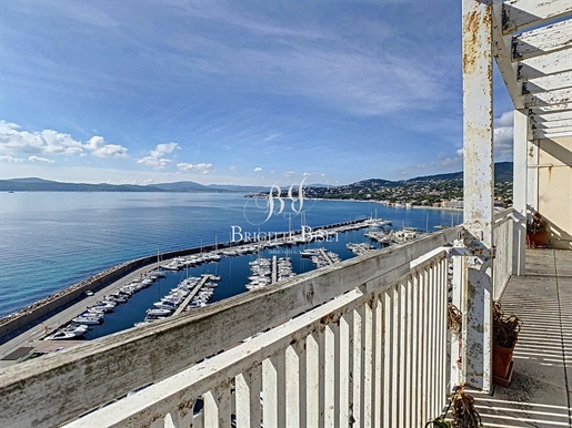 Wspaniały widok na morze dla tego dwupoziomowego apartamentu położonego 2 kroki od portu Sainte Max
