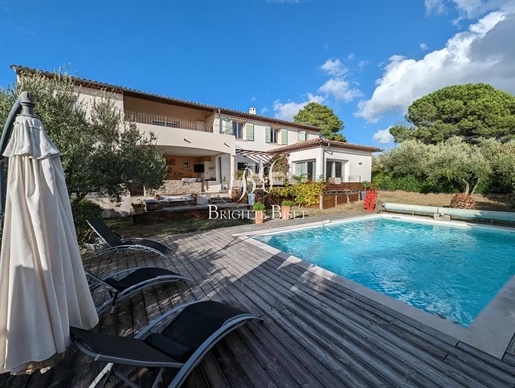 Te koop villa in een Provençaalse hameau in La Garde Freinet