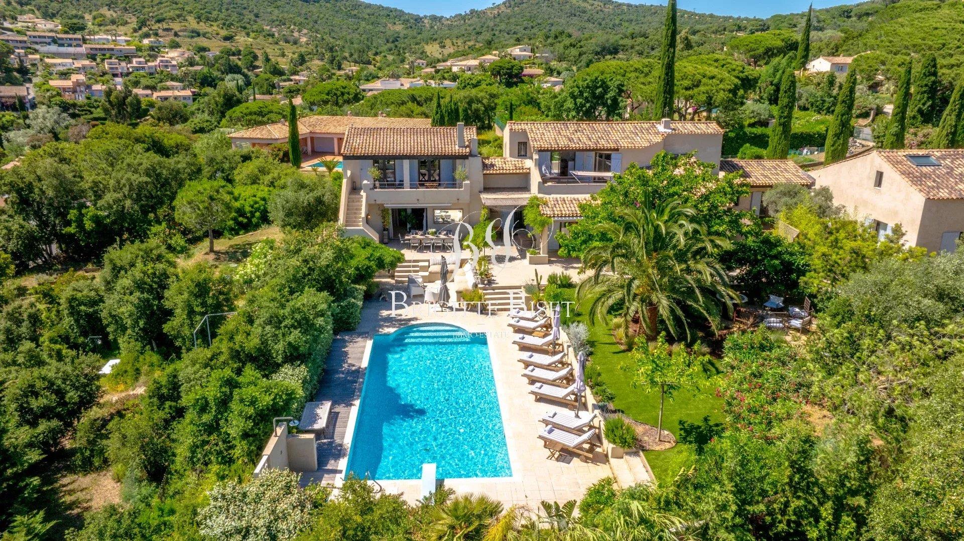 Villa for sale in Sainte Maxime with several apartments