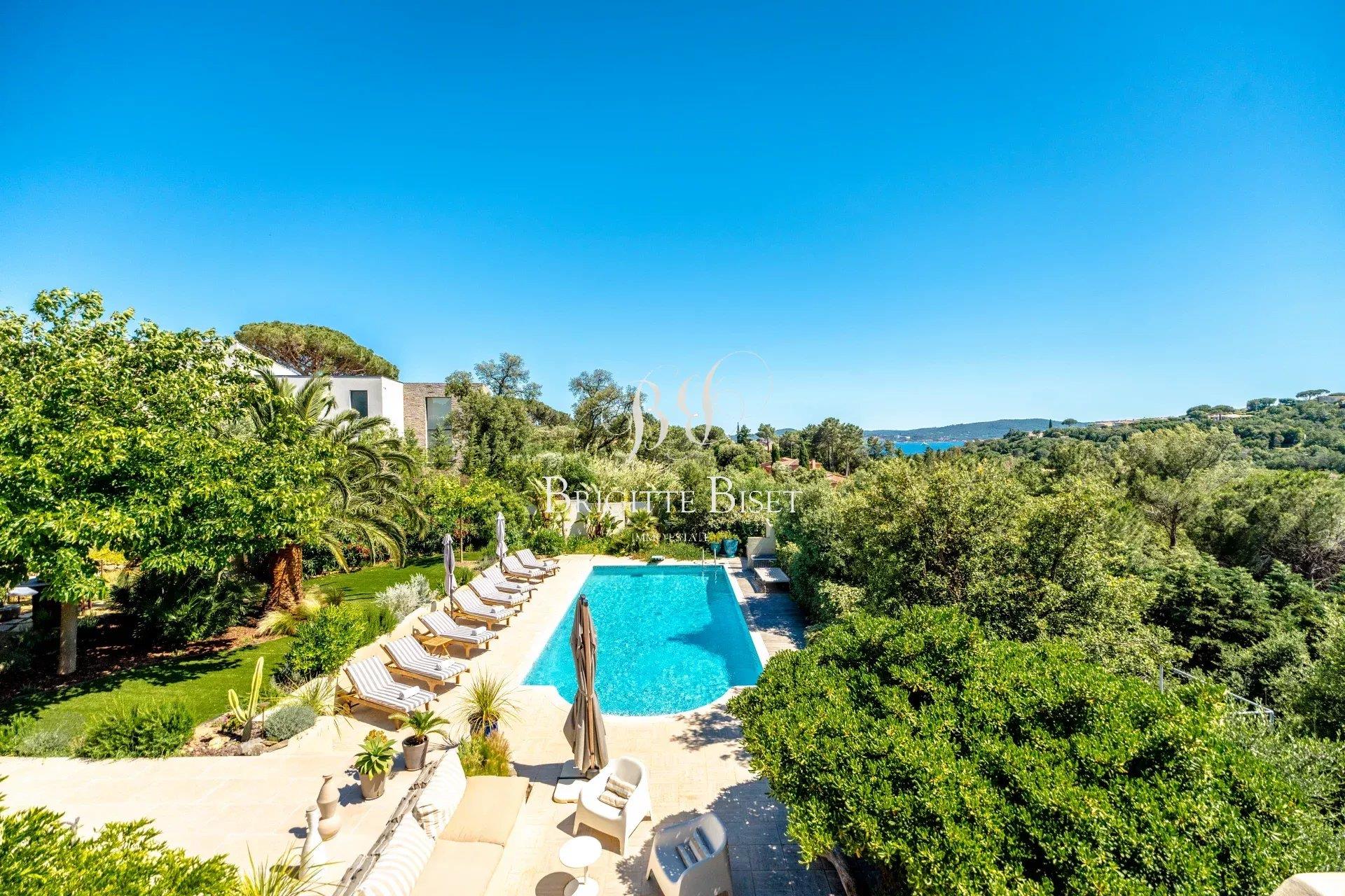 Villa for sale in Sainte Maxime with several apartments