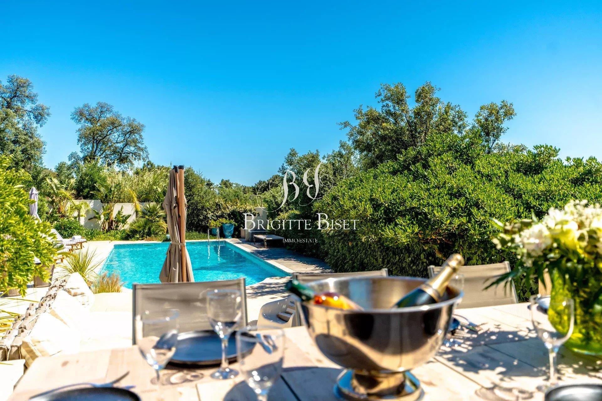 Villa for sale in Sainte Maxime with several apartments