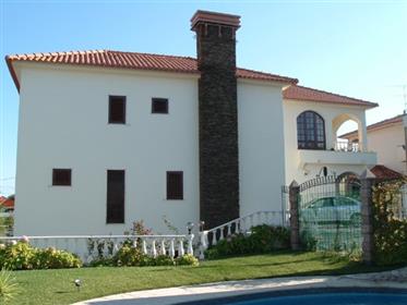 Fristående hus till salu i Quinta da Bicuda