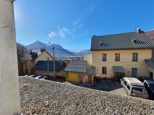 Sunny 140 m² Cross-through Apartment, 3 Bedrooms, Mountain and South View, Perfect for Families, Spa