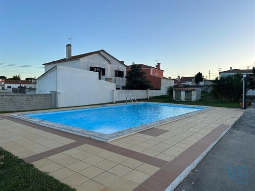 Home / Villa with 4 Rooms in Leiria with 270,00 m²