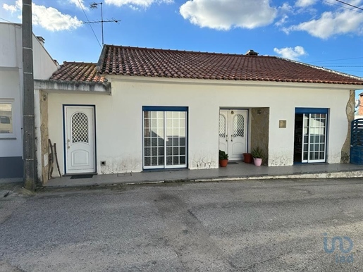 Traditional house with 5 Rooms in Leiria with 276,00 m²