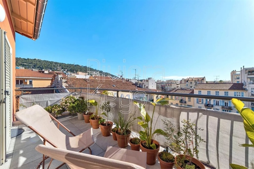 Nice Centre: Modern, sunny 3 bedroom apartment, 2 terraces, high above rooftops