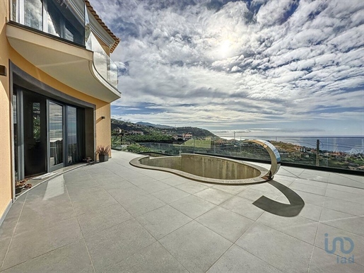 Casa T5 em Madeira de 435,00 m²