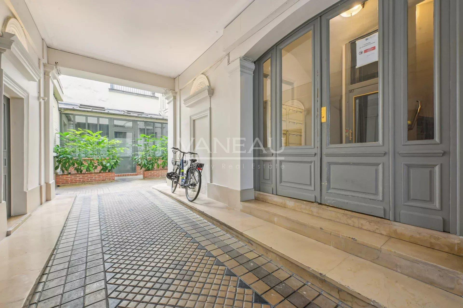 Paris Ix - Cartierul Notre-Dame-de-Lorette - Apartament magnific cu 6 camere de renovat -