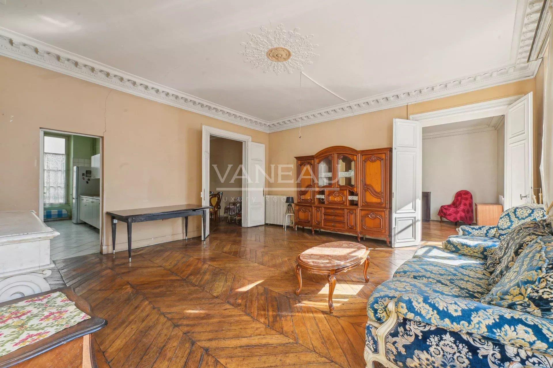Paris Ix - Cartierul Notre-Dame-de-Lorette - Apartament magnific cu 6 camere de renovat -