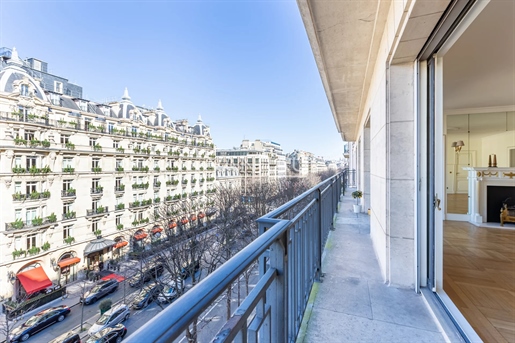 Avenue Montaigne - High Floor - Terrace