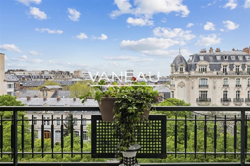 Georges Mandel - Appartement en étage élevé avec terrasse et balcon