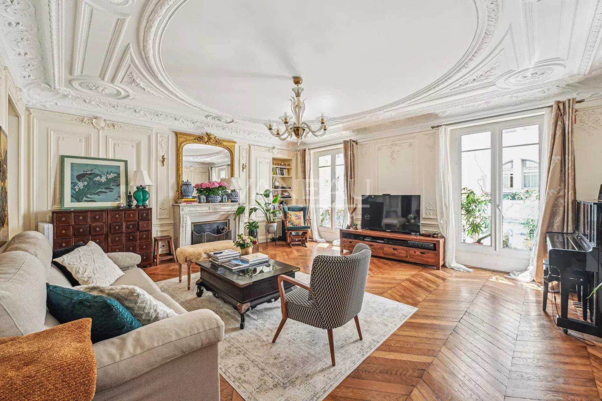 Exclusivity - Paris XVIe - Trocadéro - 5-room family apartment 146 m2