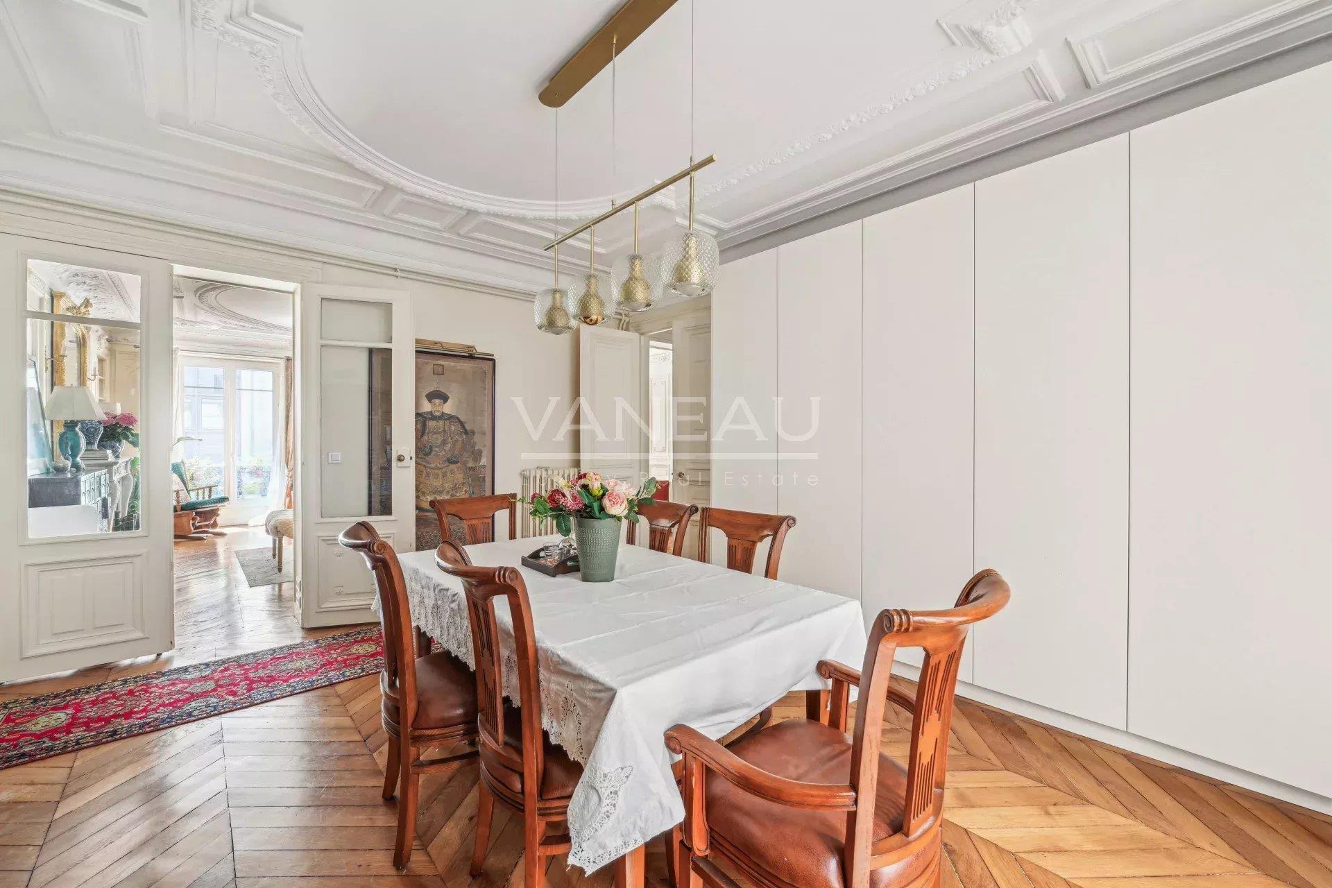 Exclusivity - Paris XVIe - Trocadéro - 5-room family apartment 146 m2