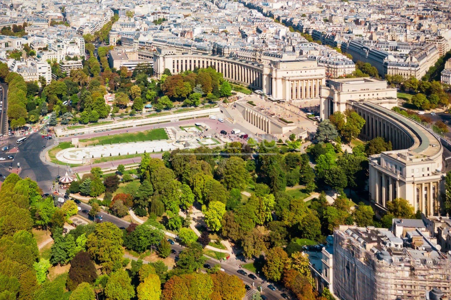 Paris XVIe - Trocadero - Family apartment with balcony and unobstructed view