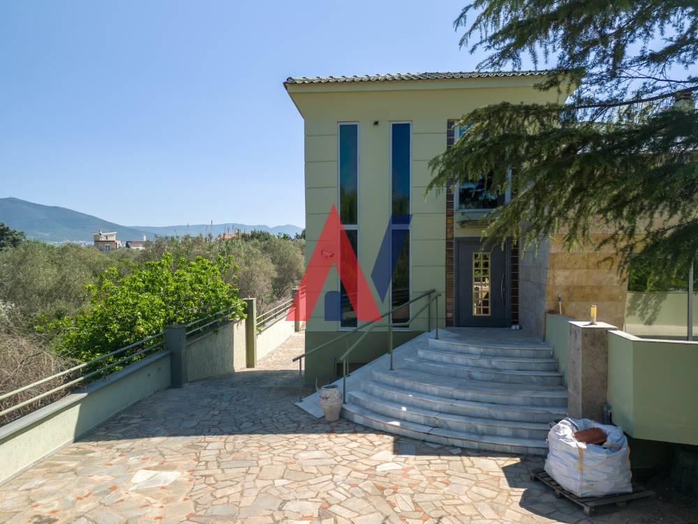 Villa for sale 480 sq.m. - 1.000.000€
