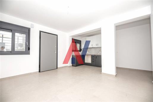 A vendre appartement lumineux en demi-sous-sol de 45m² à Nikiti, Chalcidique