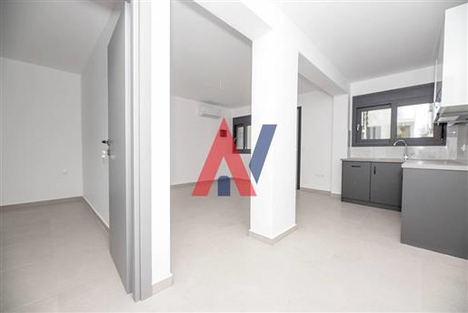 A vendre appartement lumineux en demi-sous-sol de 45m² à Nikiti, Chalcidique