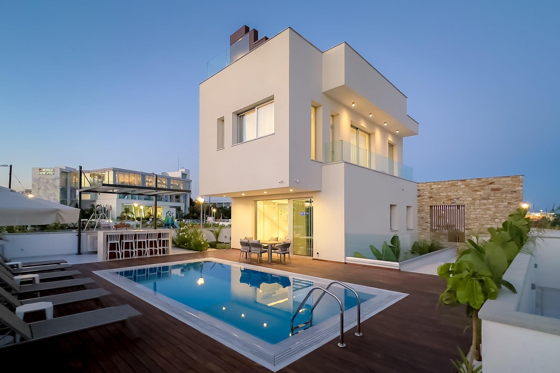 Luxury 4-Bedroom Villa with Sea View