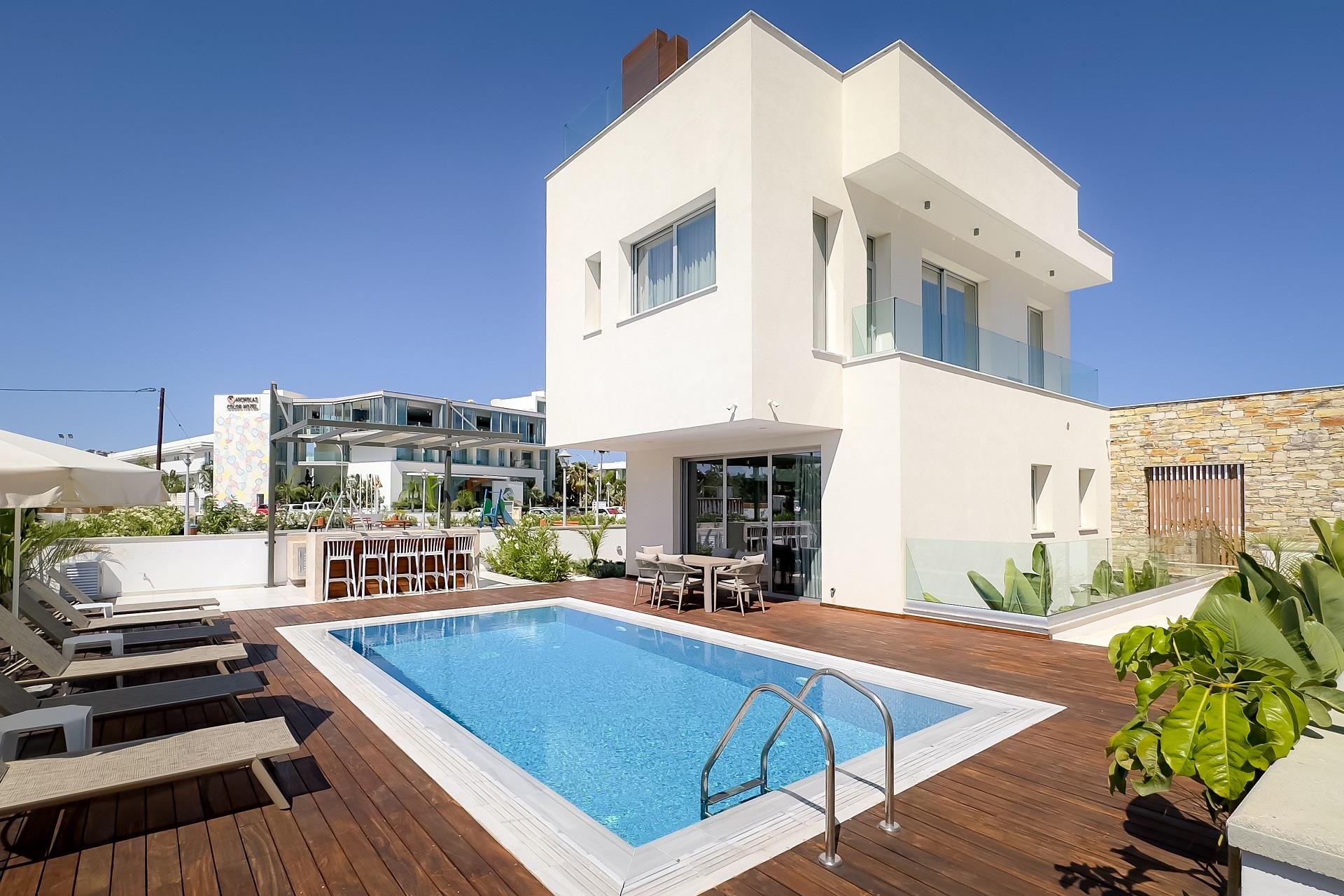Luxury 4-Bedroom Villa with Sea View