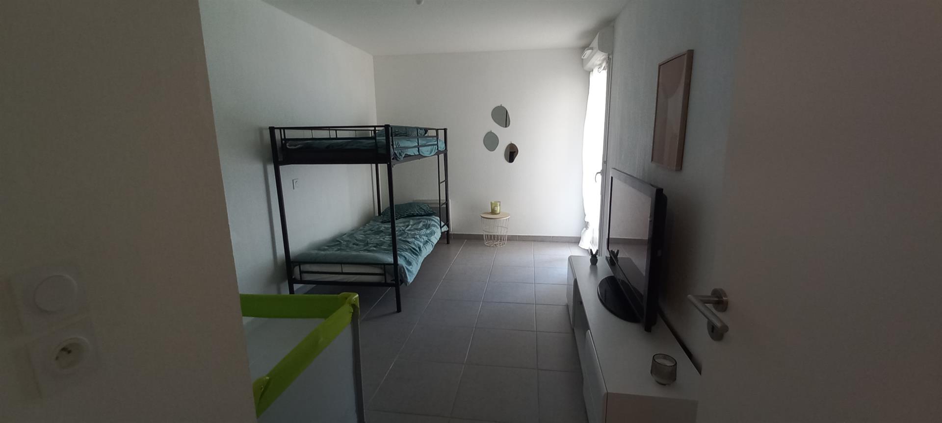 Béziers Courondelle area 2-bedroom apartment with terrace and parking