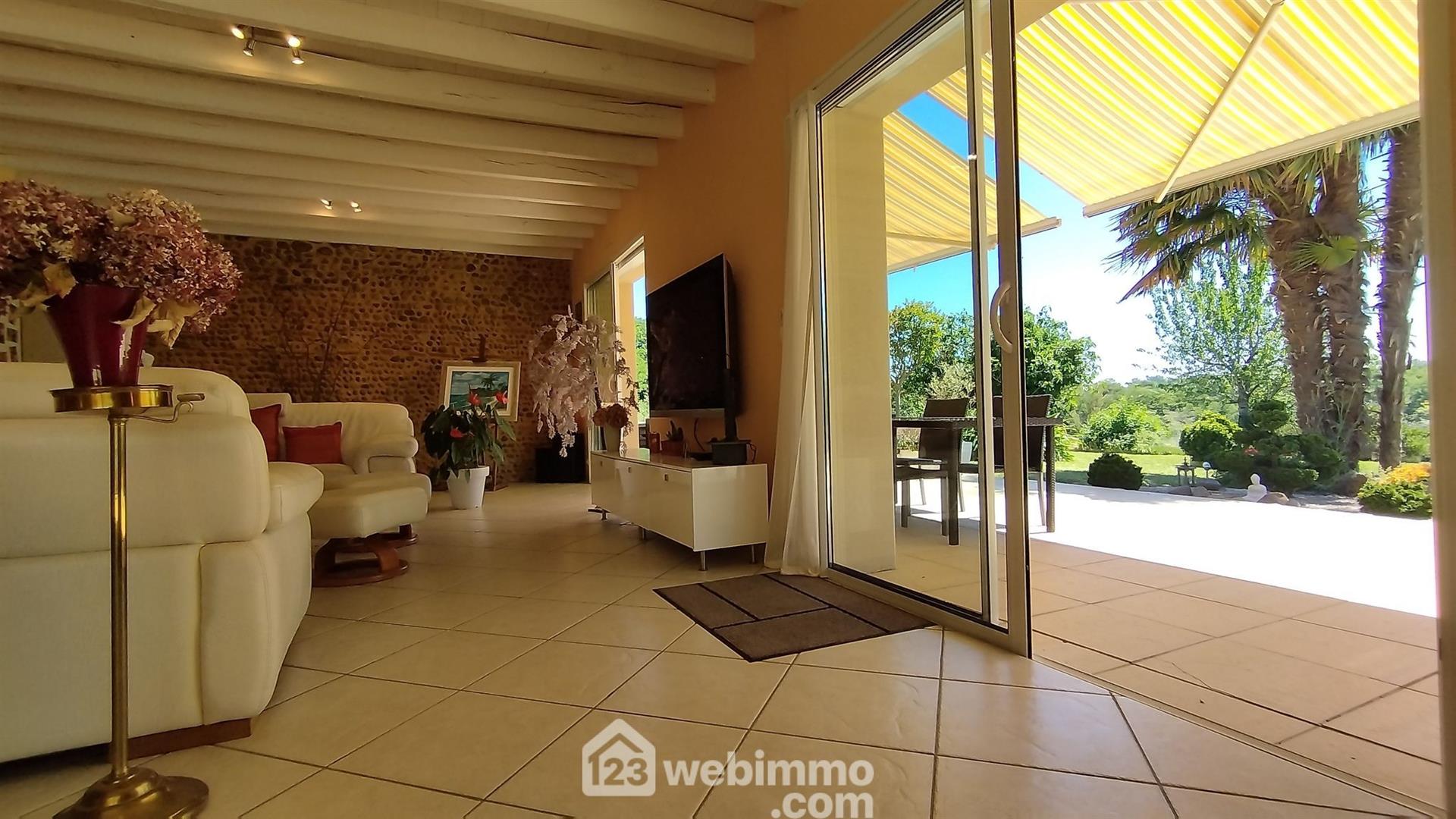House of 225 m2 in a quiet area on more than 2 hectares of land