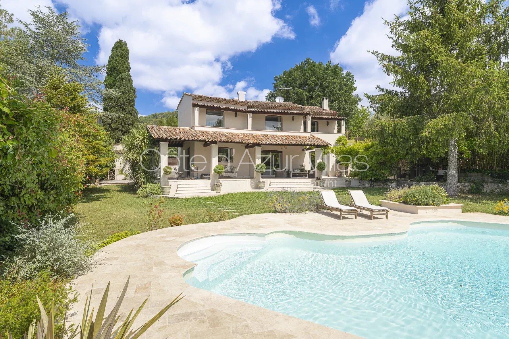 Somptueuse Villa rénovée, située au calme dans un écrin de verdure