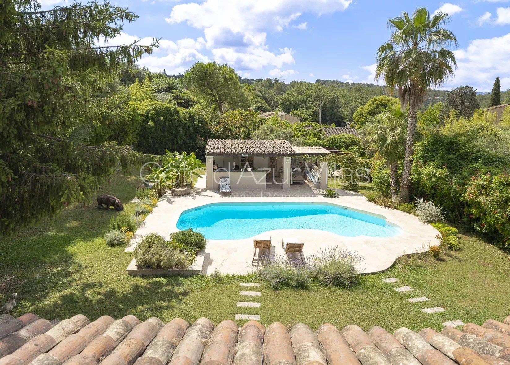 Somptueuse Villa rénovée, située au calme dans un écrin de verdure