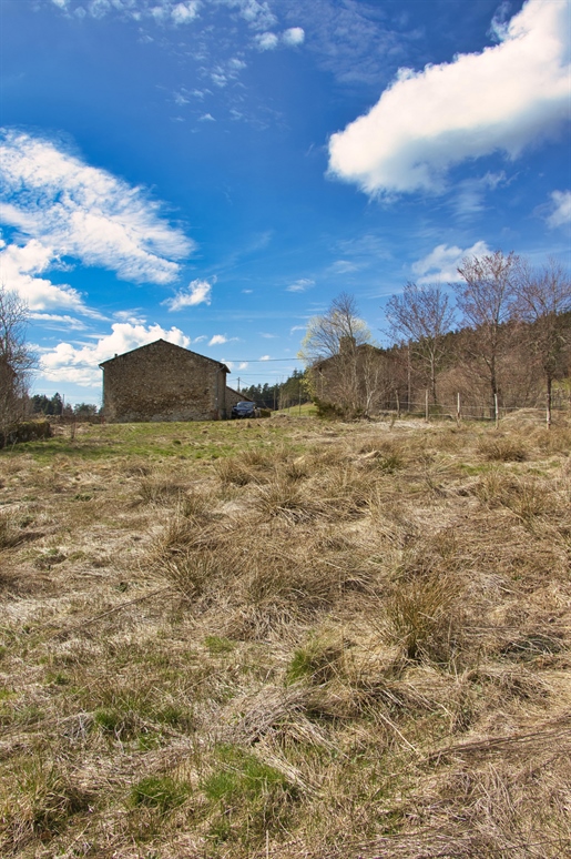 Building land of 1132 m2 in hamlet in Montregard