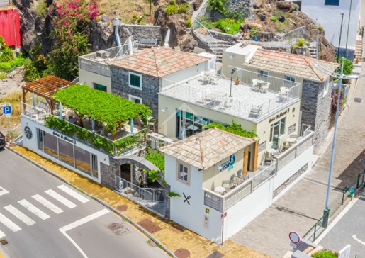 Prédio composto por restaurante e alojamentos com vista mar para venda na Calheta, Ilha da Madeira