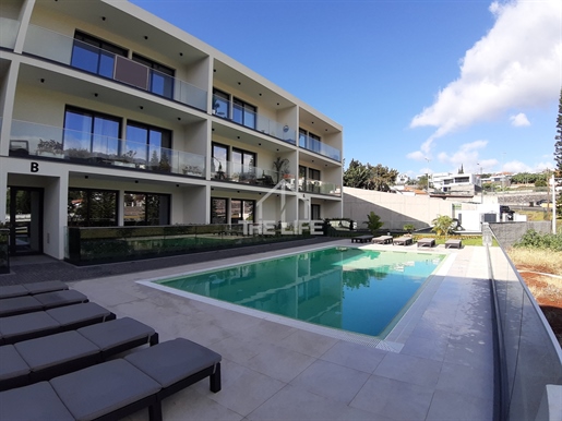 2 bedroom flat with pool and panoramic view in São Martinho, Funchal, Madeira Island