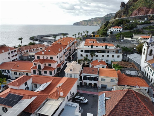 Apartamento T1 para venda próximo do mar e serviços na Ribeira Brava, Ilha da Madeira