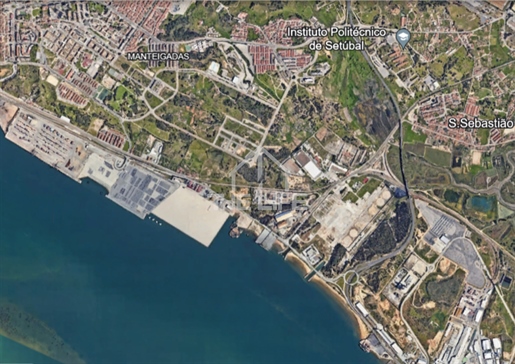 Terreno de 128.986m2 á beira rio em Setúbal, Portugal para construção infra estruturas de combustíve