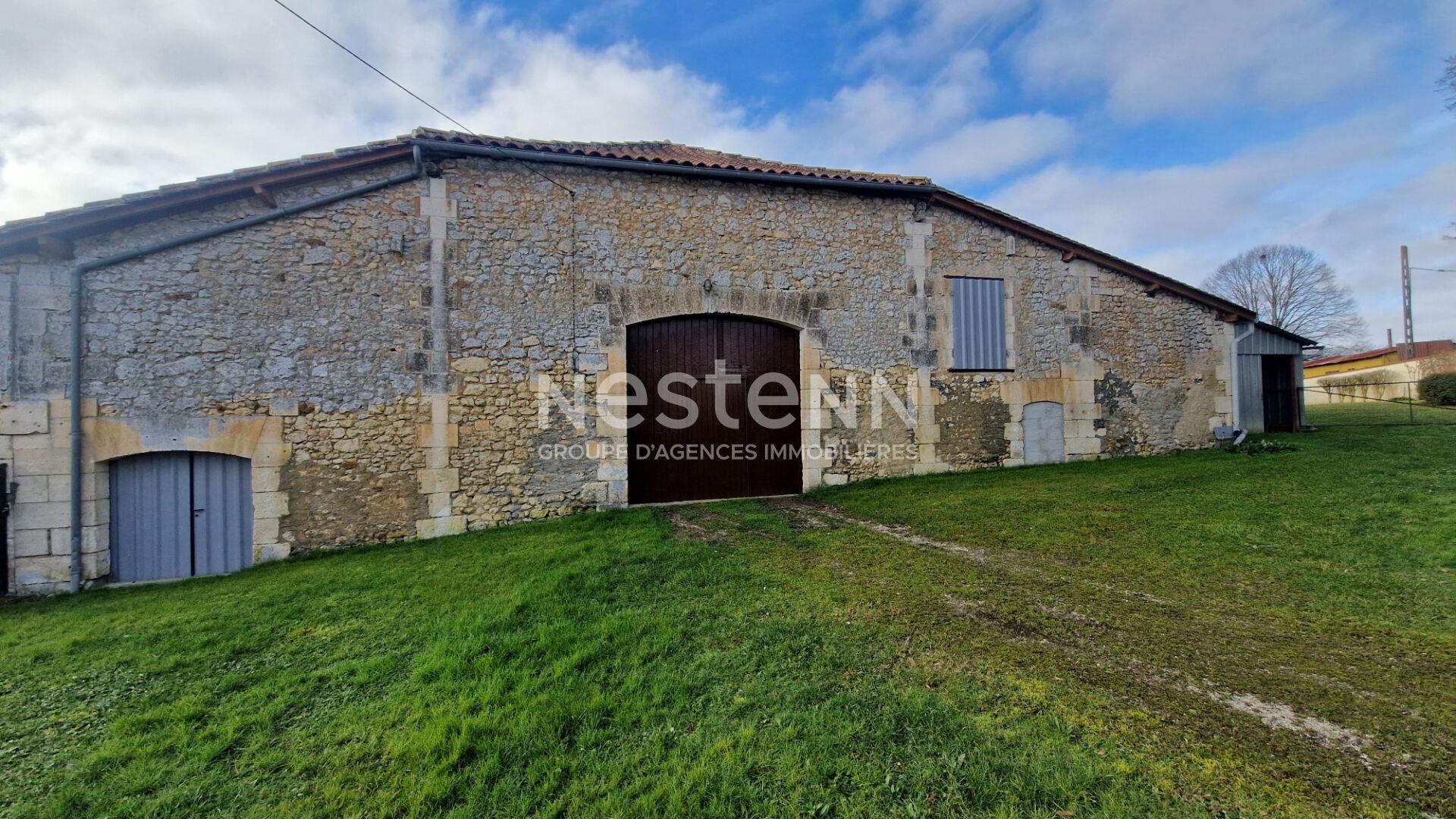 Beautiful Mareuil house in Périgord with rented gîte and outbuildings