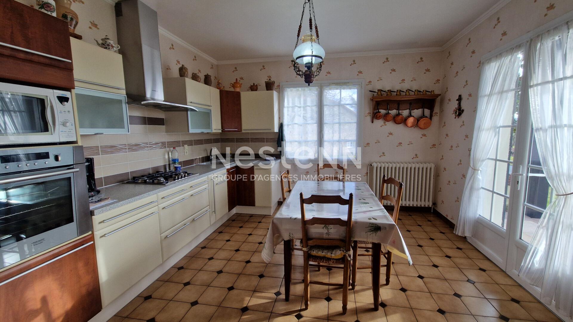 Beautiful Mareuil house in Périgord with rented gîte and outbuildings