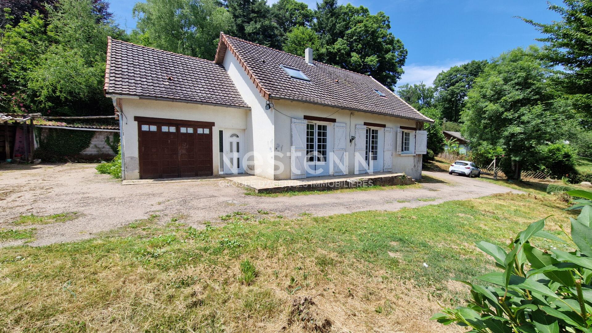 Country house with land and outbuilding located in Nontron and close to St-Estèphe