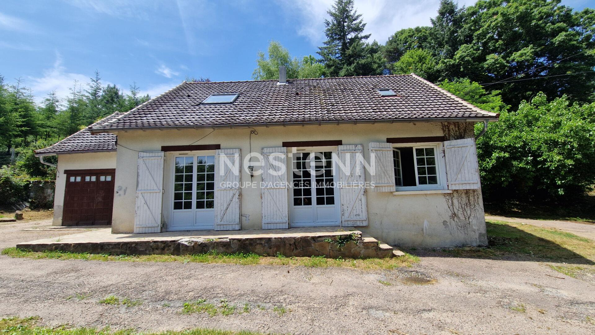 Country house with land and outbuilding located in Nontron and close to St-Estèphe