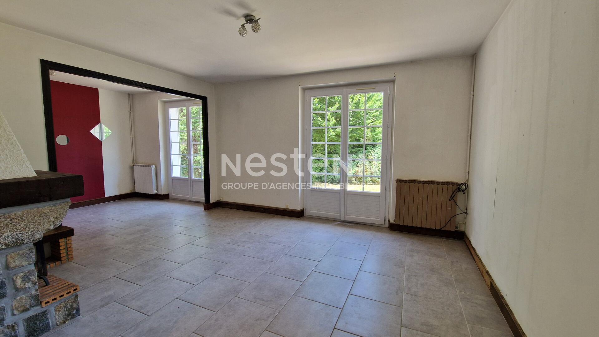 Country house with land and outbuilding located in Nontron and close to St-Estèphe