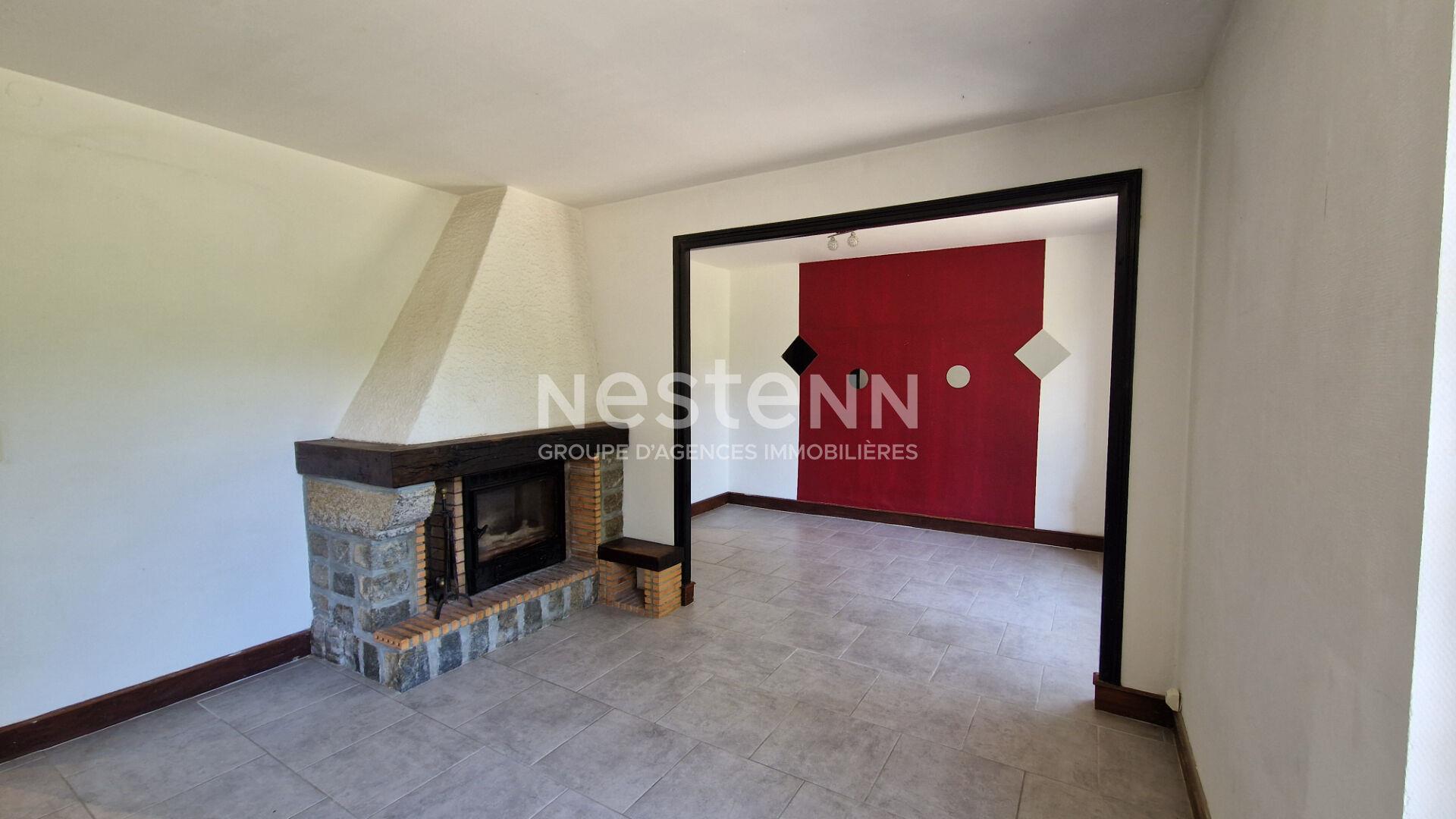 Country house with land and outbuilding located in Nontron and close to St-Estèphe