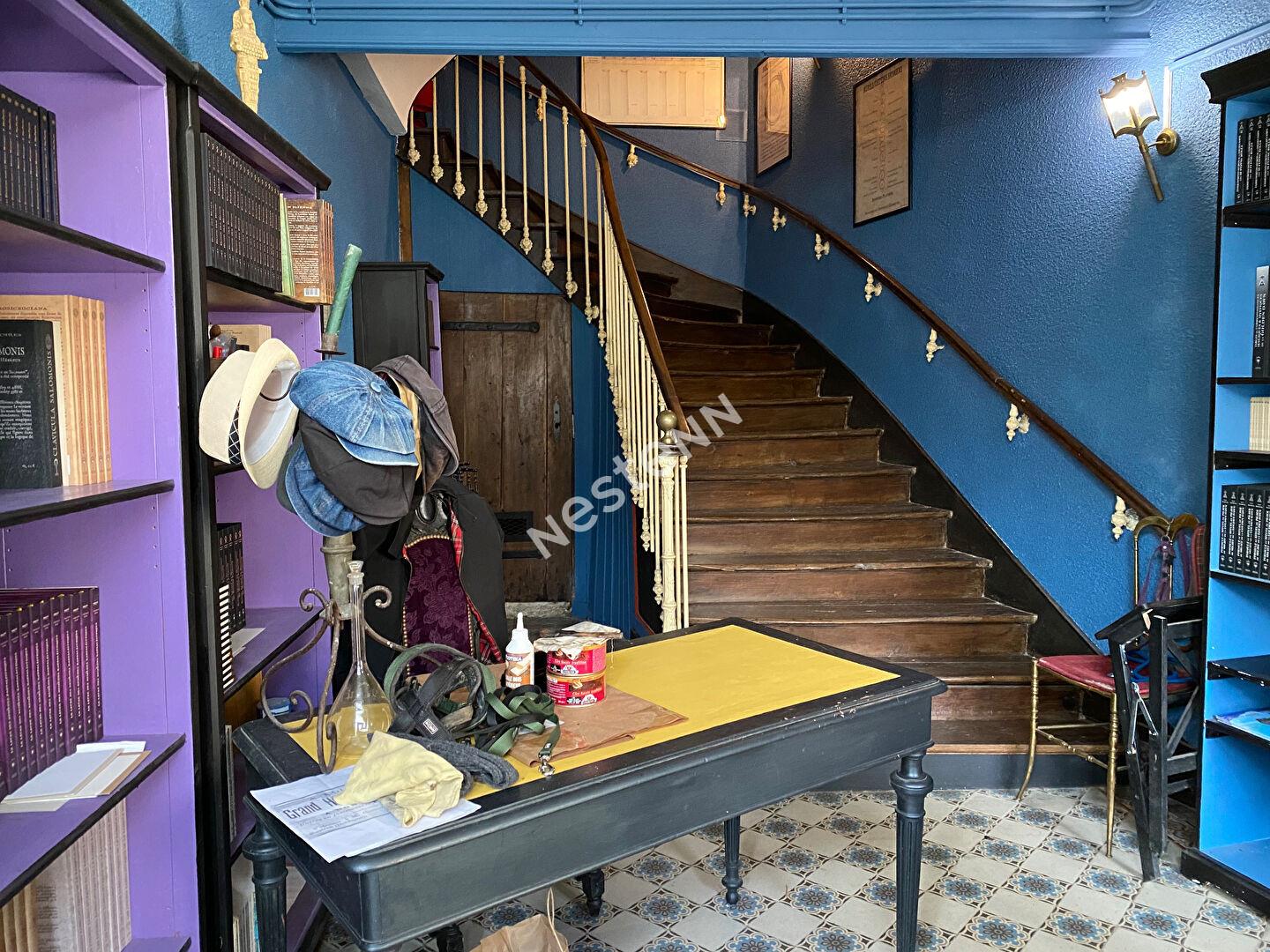 Large town center house in Nontron with garden, close to all shops