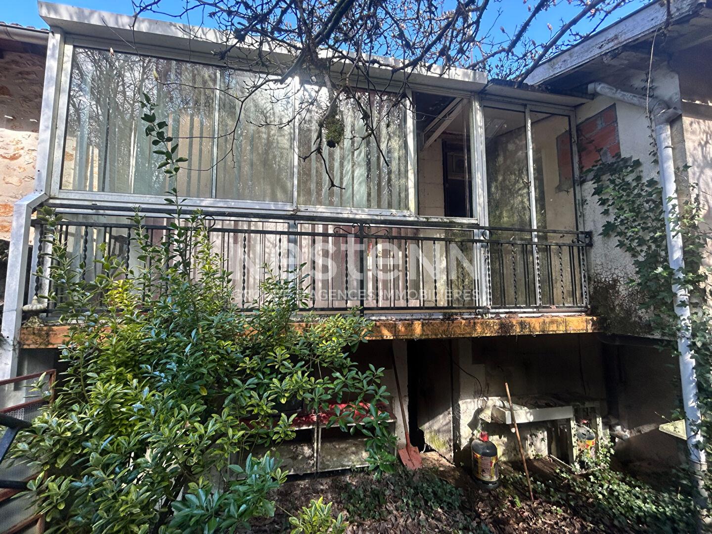 Village house to renovate located in Saint Pardoux La Rivière with basement and land