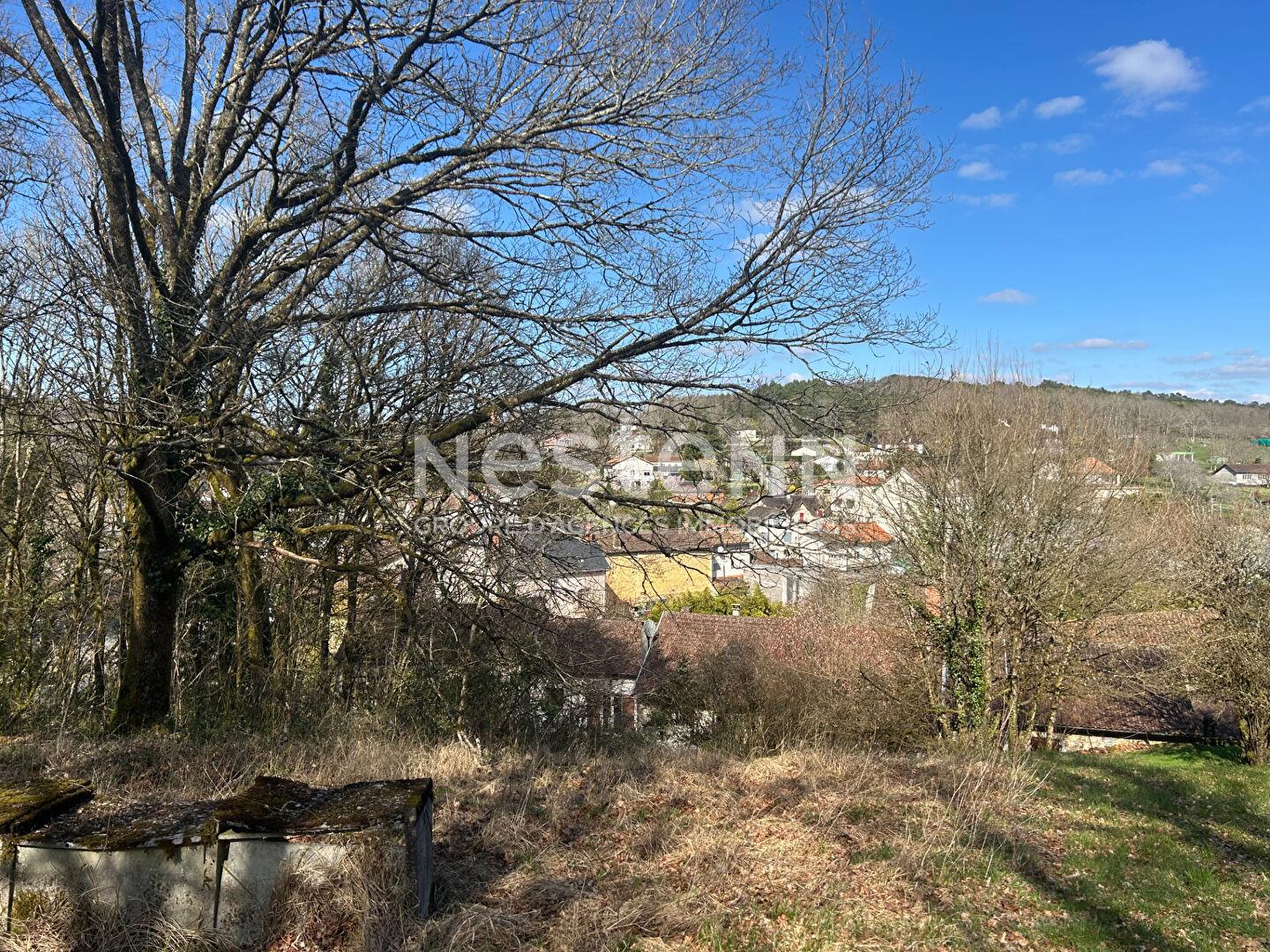 Village house to renovate located in Saint Pardoux La Rivière with basement and land