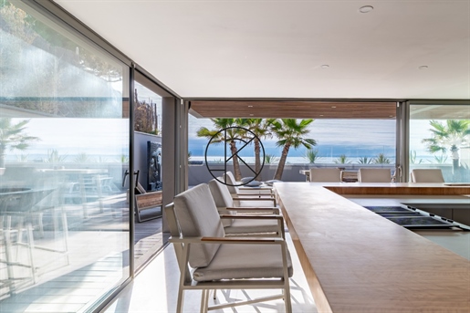 Exceptional architect-designed villa on the front line facing the sea