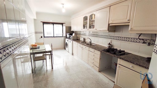 Apartment with 3 Rooms in Lisboa with 139,00 m²