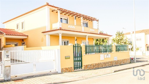 Home / Villa with 6 Rooms in Leiria with 385,00 m²