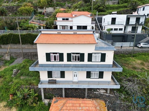Home / Villa with 3 Rooms in Madeira with 199,00 m²