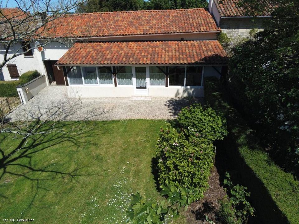 Quiet country house for sale. 2 bedrooms and